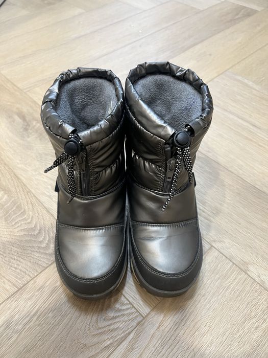 Продам зимние ботинки( дутики) 30 размер.