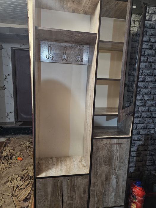 Прихожка  и диван