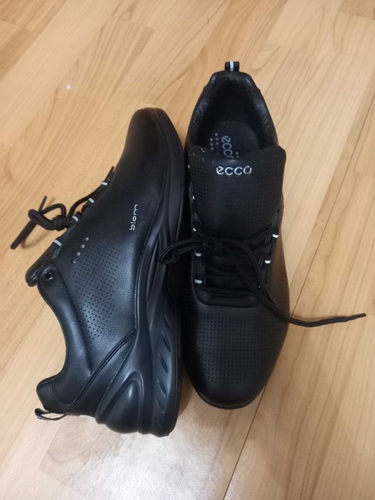 Кроссовки  черные. Ecco