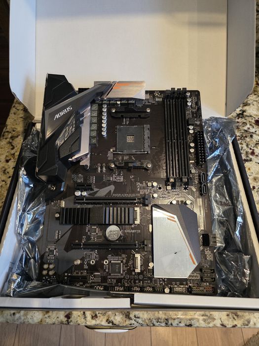 AORUS B450 Elite
