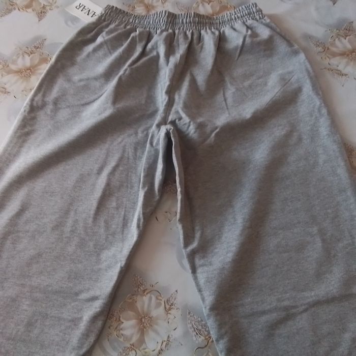 Женские спортивные штаны.