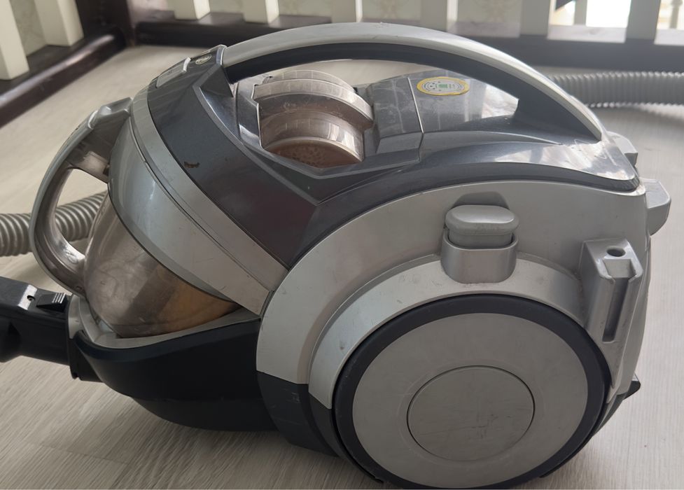 Срочно продается пылесос LG