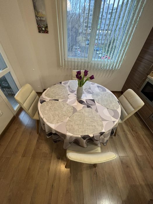 Трапезни столове