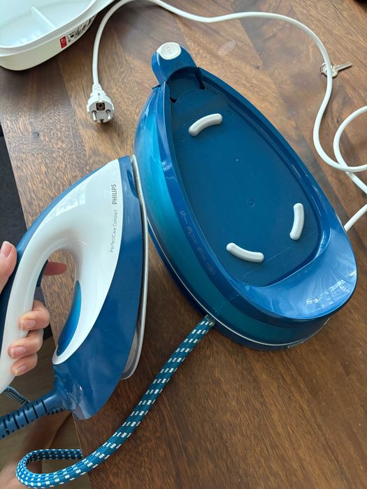 Philips PerfectCare Compact GC7844/20 – за ремонт, не подава пара
