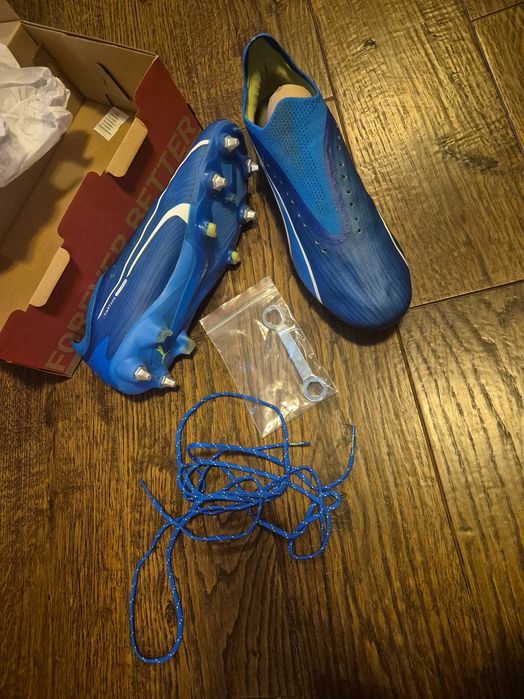 Футболни обувки/Бутонки