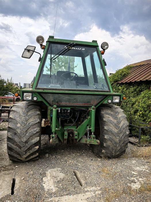 Tractor Internațional reversibil priza fata