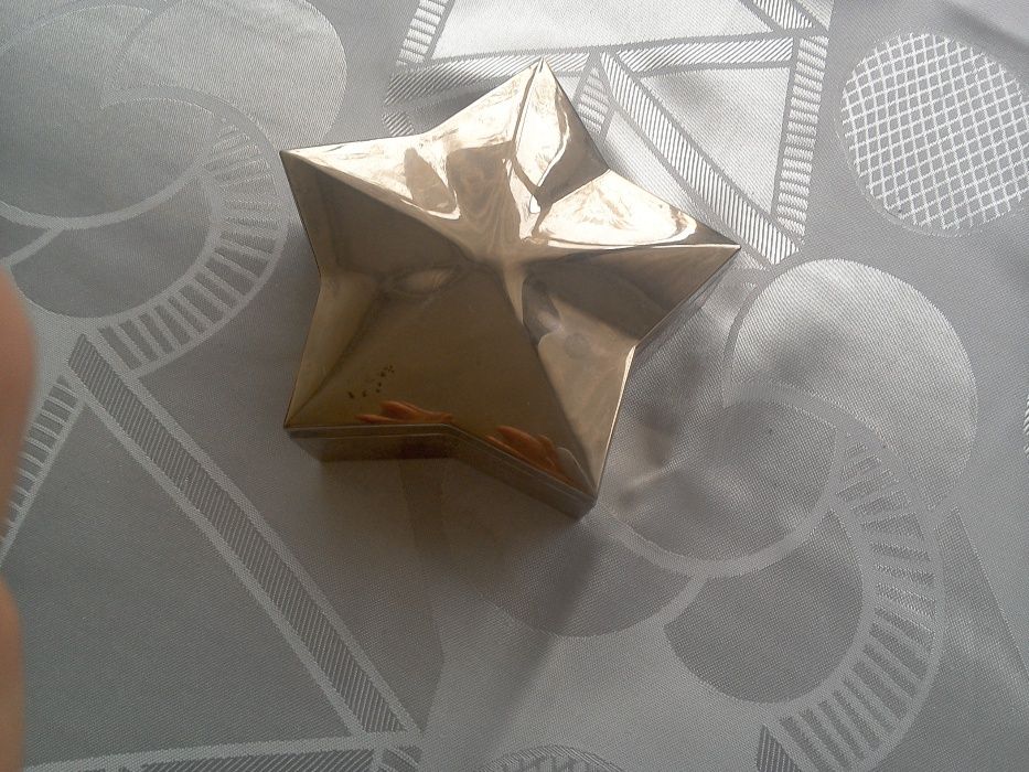 Casetă de bijuterii, alamă argintată, formă stea de mare, căptușită