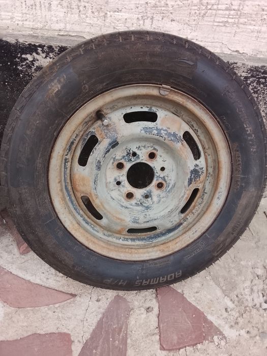 Продам комплект шин R13 (175/65) + 2 диска