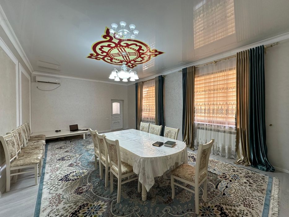 Два дома на участке в микрорайоне "САМАЛ-2".