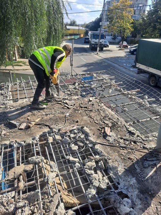 Demolari,Decapări Gresie/Faianță/Glet/Var.Debarasari Moloz/Mobilă.