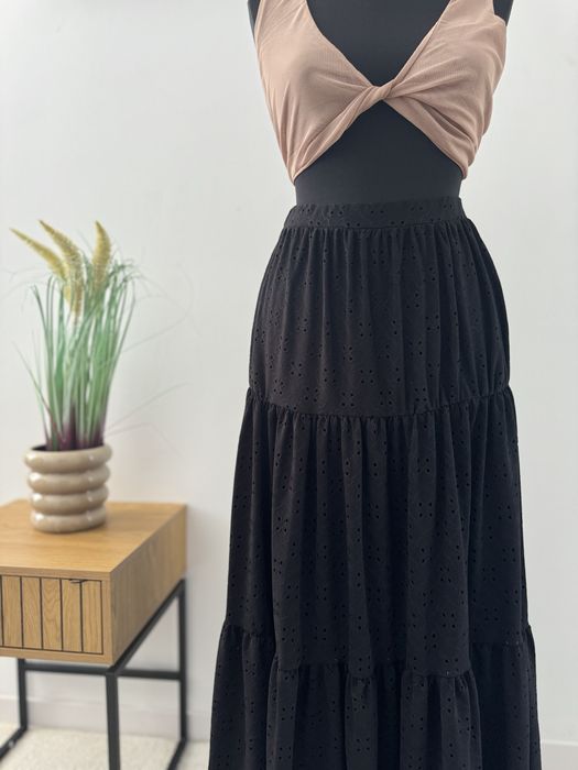 Fusta Boohoo, noua cu eticheta