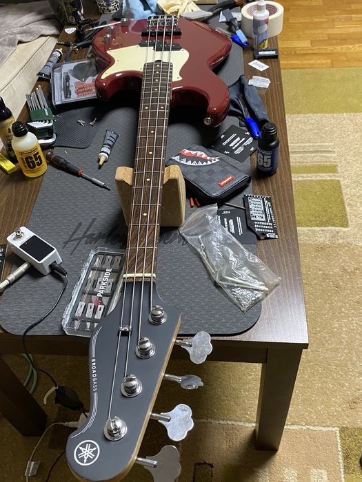 Електрическа бас китара Yamaha BB234 + усилвател и аксесоари