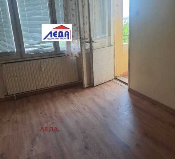 Продава се Тристаен апартамент в Плевен, 9-ти квартал - 100 кв.м за 970 €/кв.м - Снимка #8