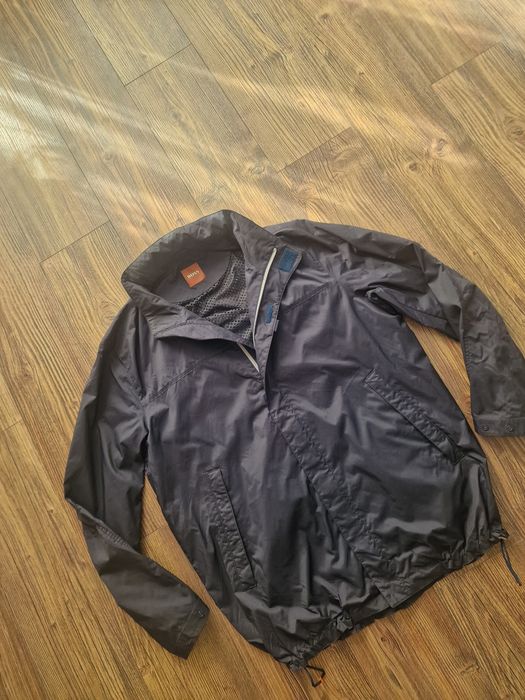 Страхотно мъжко яке ветровка HUGO BOSS размер XL