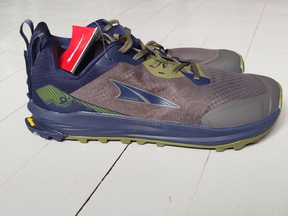 Новые кроссовки Altra