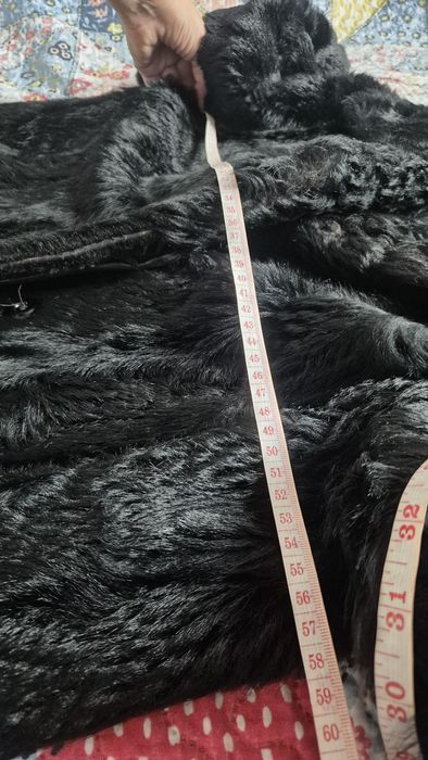 Haină blană naturală neagră, lungă, mărimea estimata  XXL, căptușeală satinată