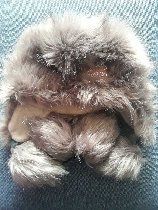 Caciula blana sintetica