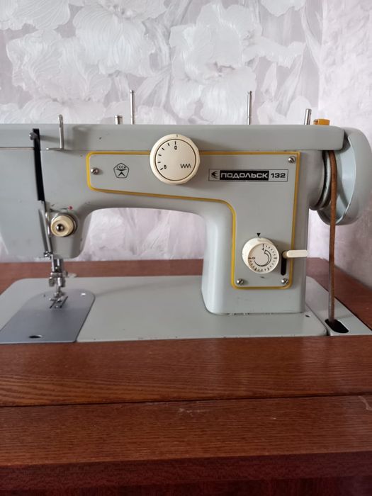 Продам швейную машинку Подольск 132
