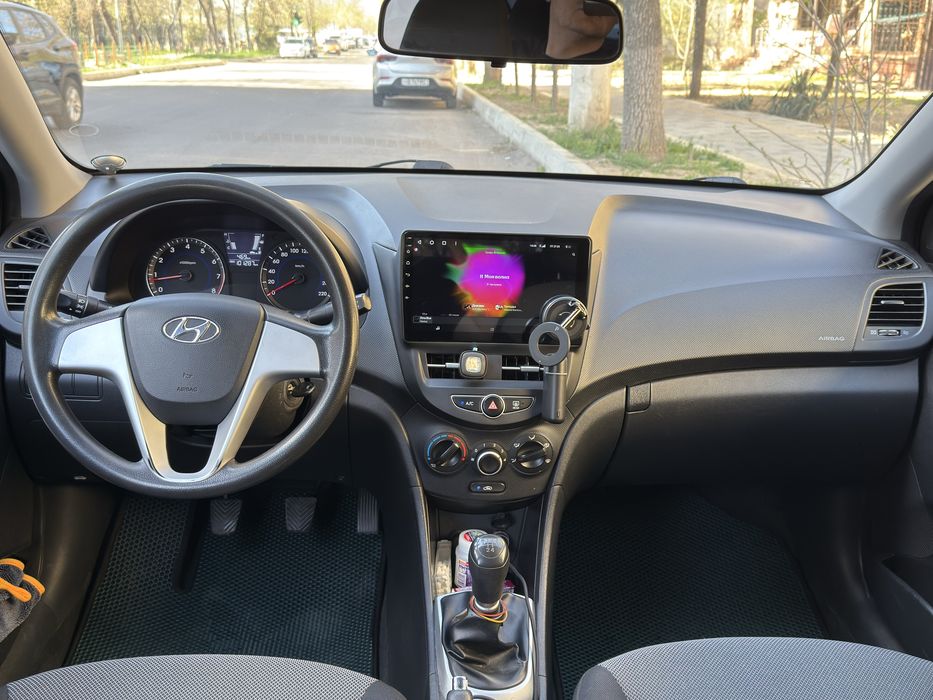 Hyundai accent 2012 года