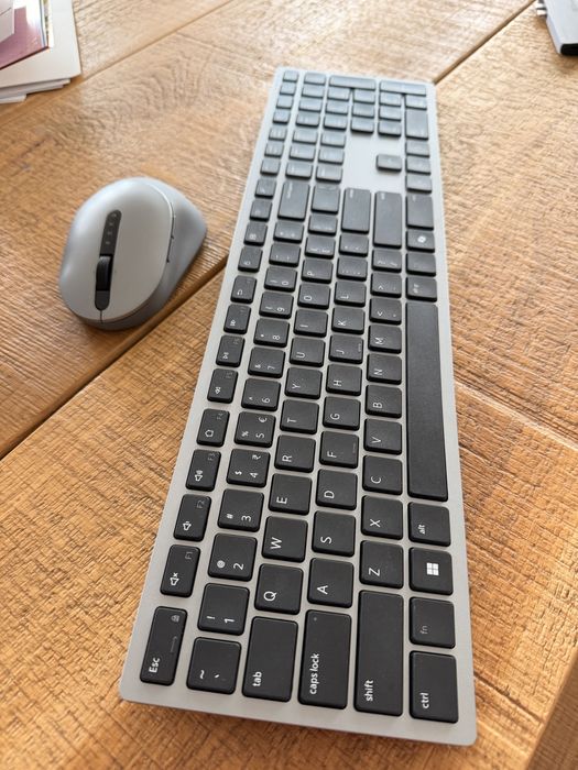 Комплект клавиатура и мишка Dell Premier Wireless безжични