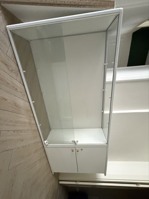 Медицинский шкаф