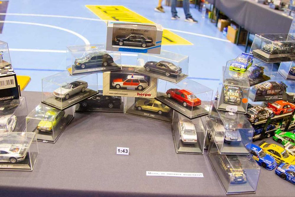 Колекция модели Мерцедес 1:43.