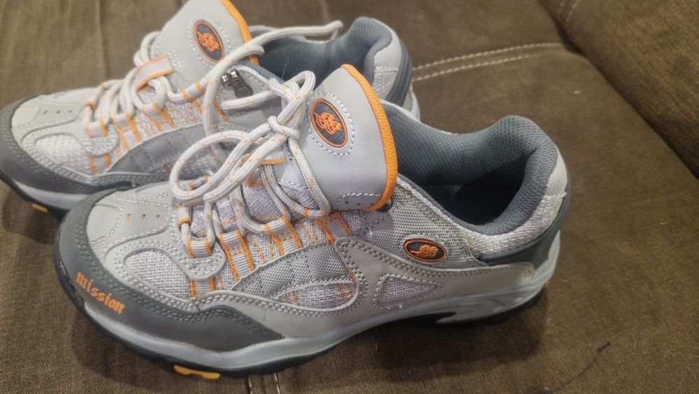 Adidasi dama de vanzare