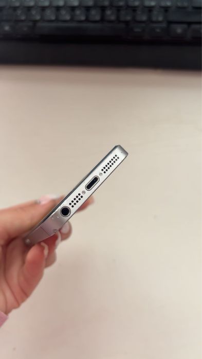 Продавам Iphone SE 32gb