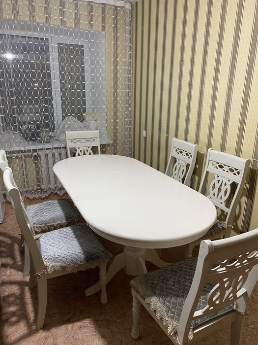 Продается стол со стульями