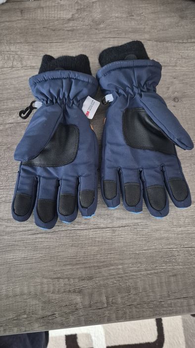 Mănuși iarna impermeabile C&A - copii  , 5 -6 ani.  Folosite foarte pu