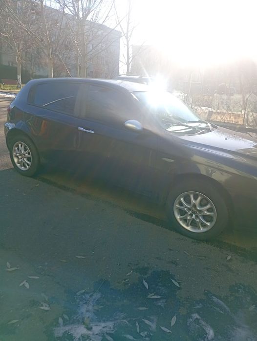 Vând Alfa Romeo 147