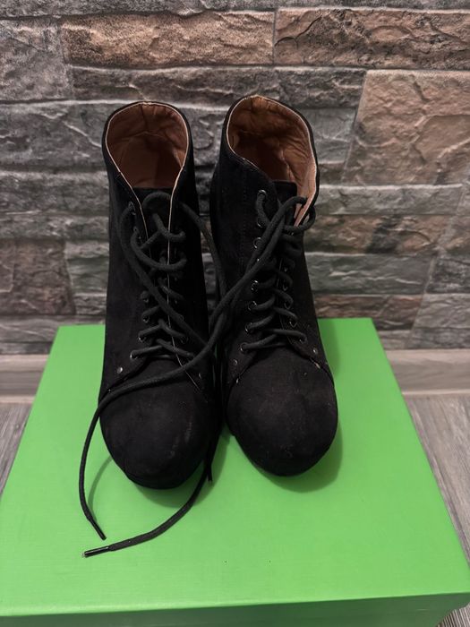 Дамски боти на висок ток