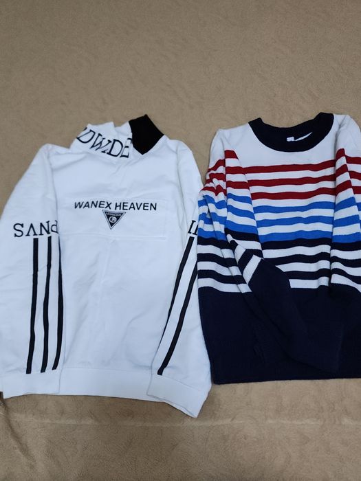 Продаются 2 свитера  на мальчика 10-13лет