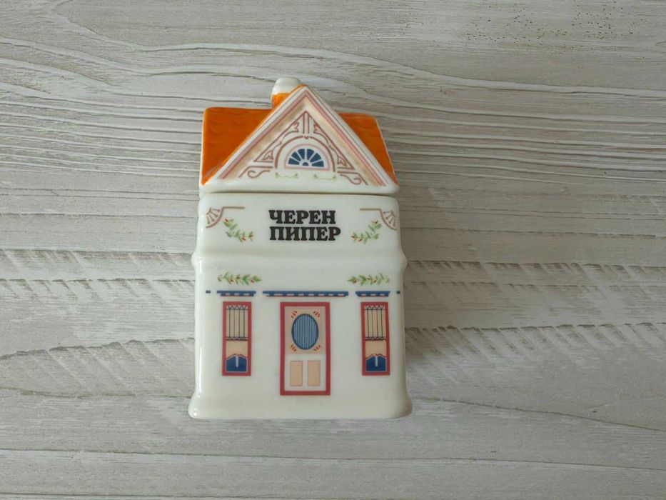 Комплект керамични съдове за подправки