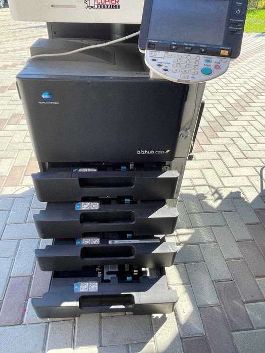 Vând multifunctional bizohub c253