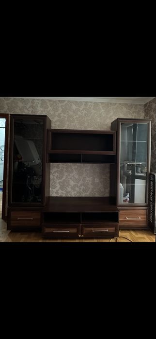 Продам стенку под телевизор