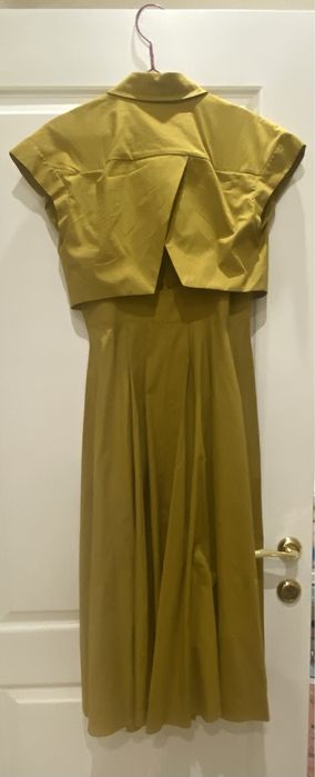 Платье желтое красивое