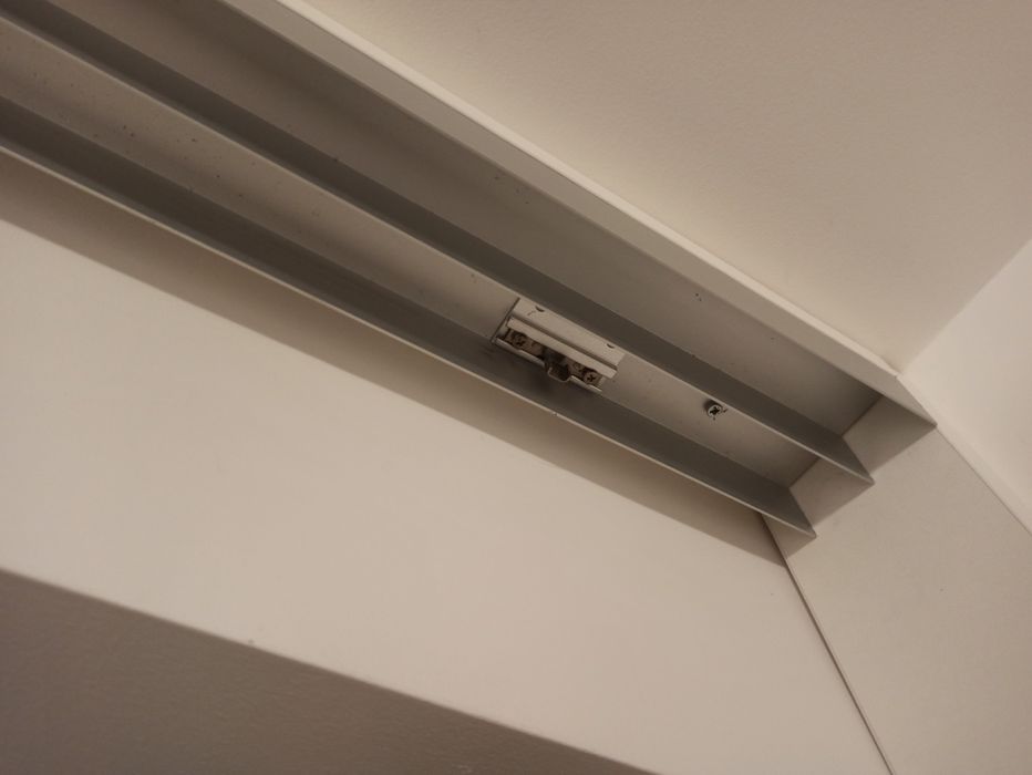 Uși glisante cu sistem amortizare