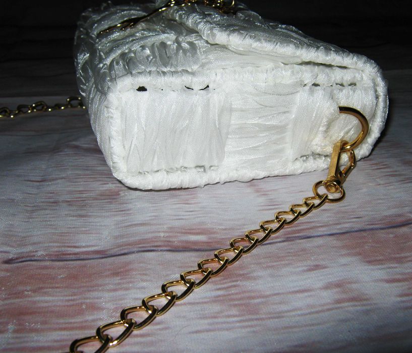 Дамска чантичка - ръчно изработена