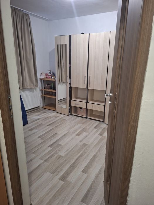 Vand apartament cu 3 camere zona Dambu Pietros