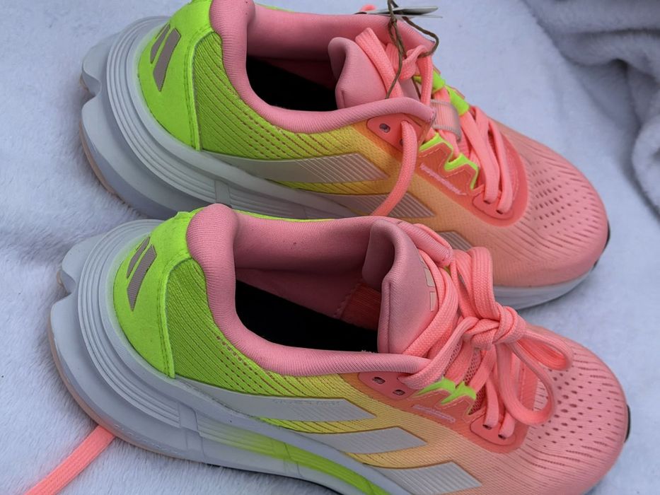 Adidas уникални дамски сникърси нови 38 2/3