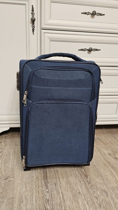 Продам чемодан размер s