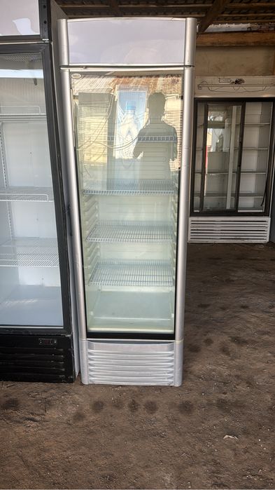 Витринный холодильник