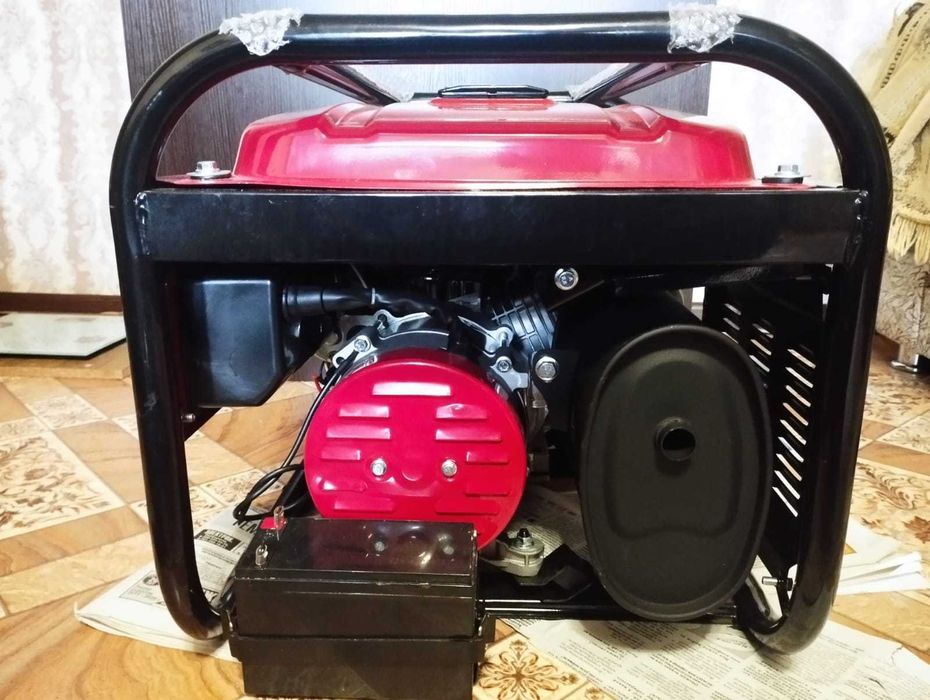 Продам новый бензиновый генератор.