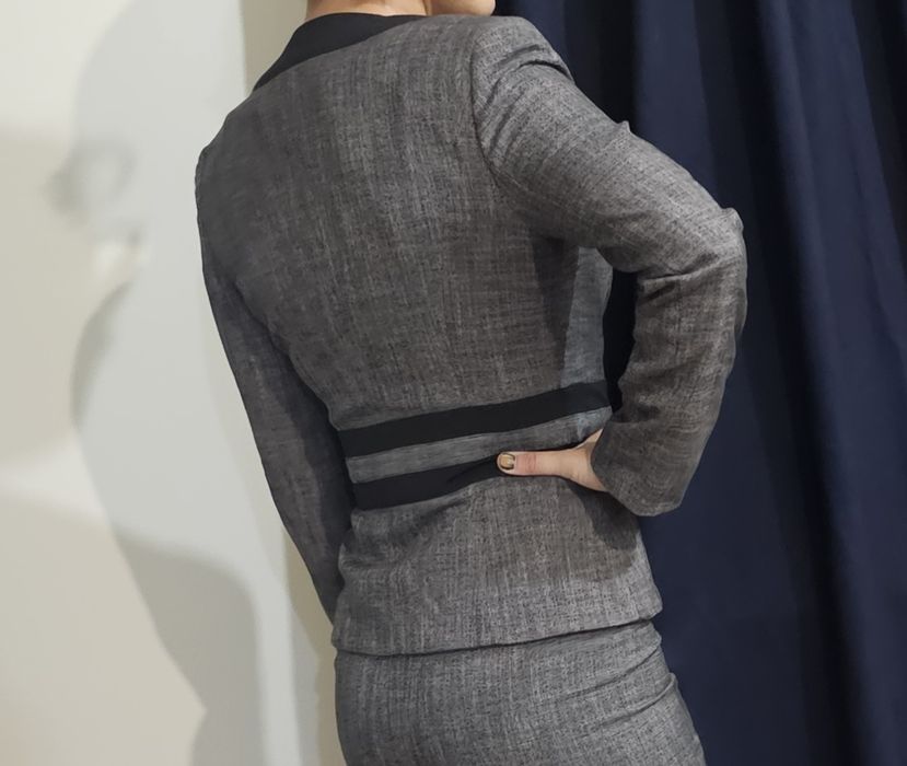 Costum Nissa cu căptușeală, în stare bună, potrivit pentru marimi xs/s.