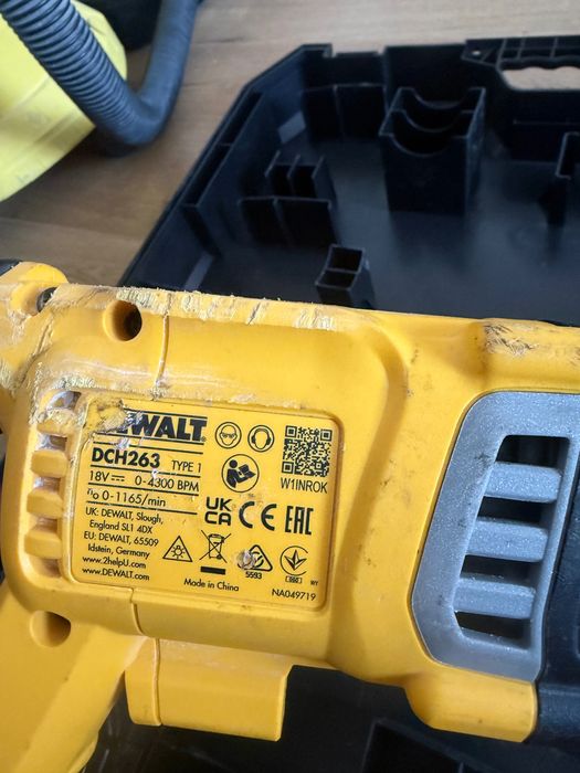Перфоратор DeWALT DCH263