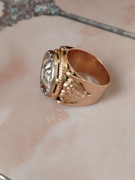 Продам золотой перстень