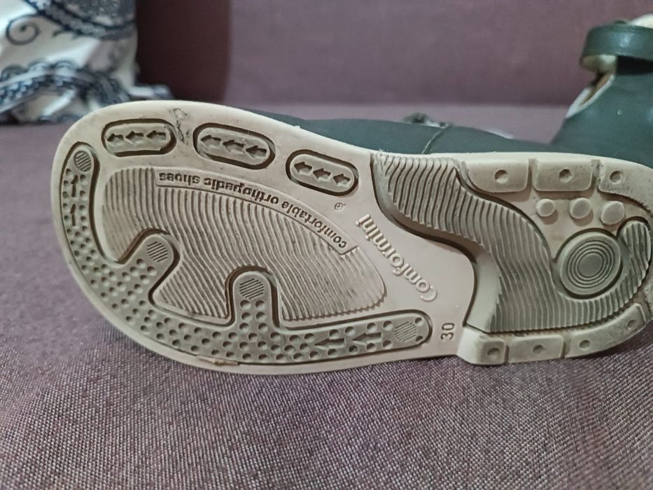 Сандали кожаные.