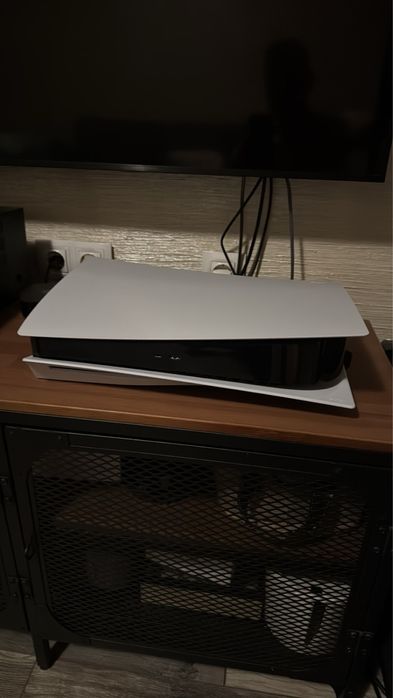 Playstation 5 disc 2 контролера + vr + волан и педали като нов!
