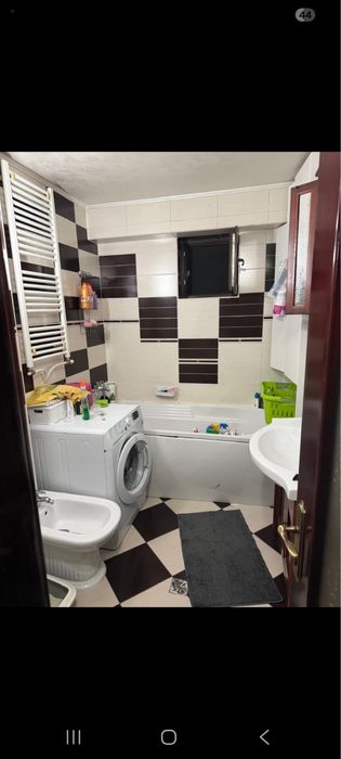 Vând apartament,zona teatrul Vasilache,zonă de case